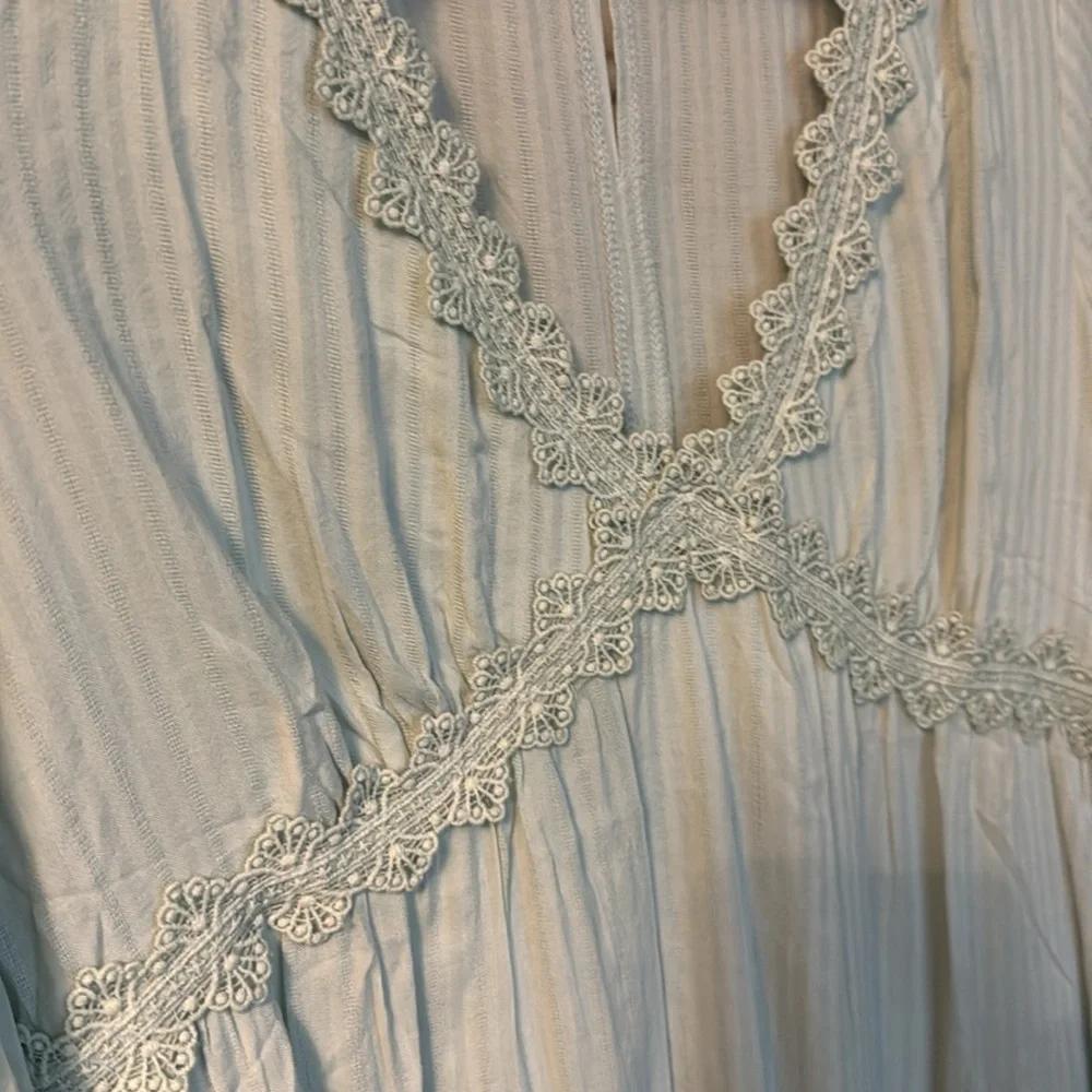Hem & Thread - Picture 3 of 4